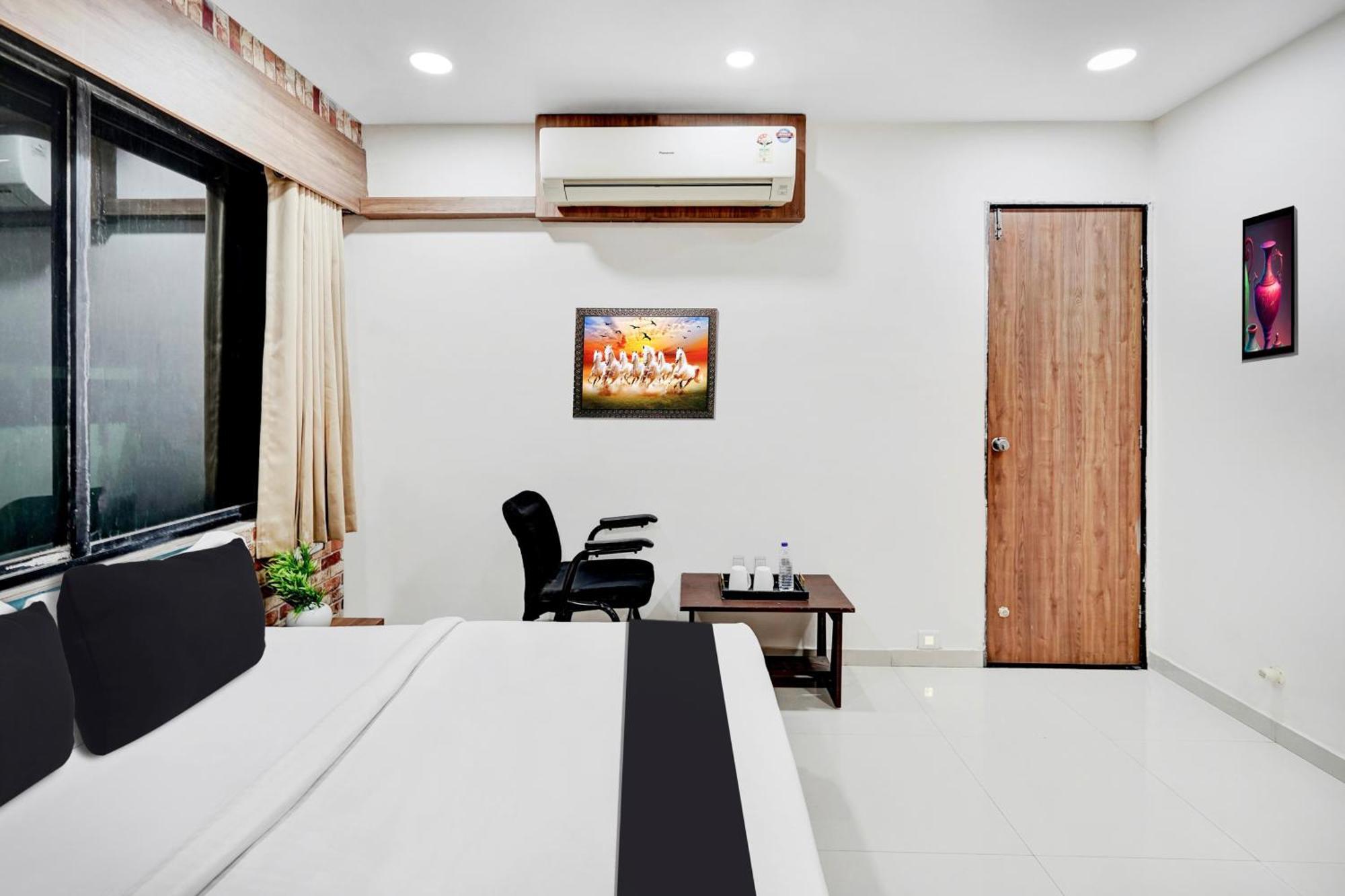 Super Collection O Kudasan Gandhinagar Formerly Hotel Royal Mansion Dış mekan fotoğraf