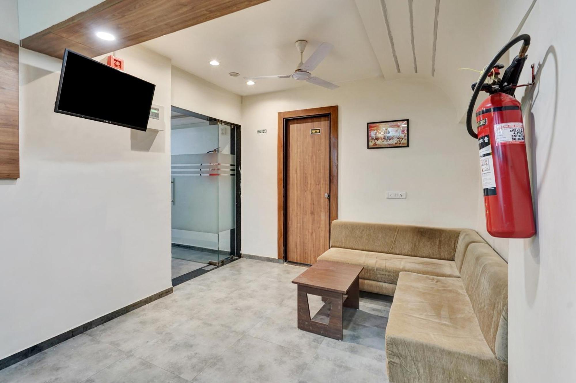 Super Collection O Kudasan Gandhinagar Formerly Hotel Royal Mansion Dış mekan fotoğraf