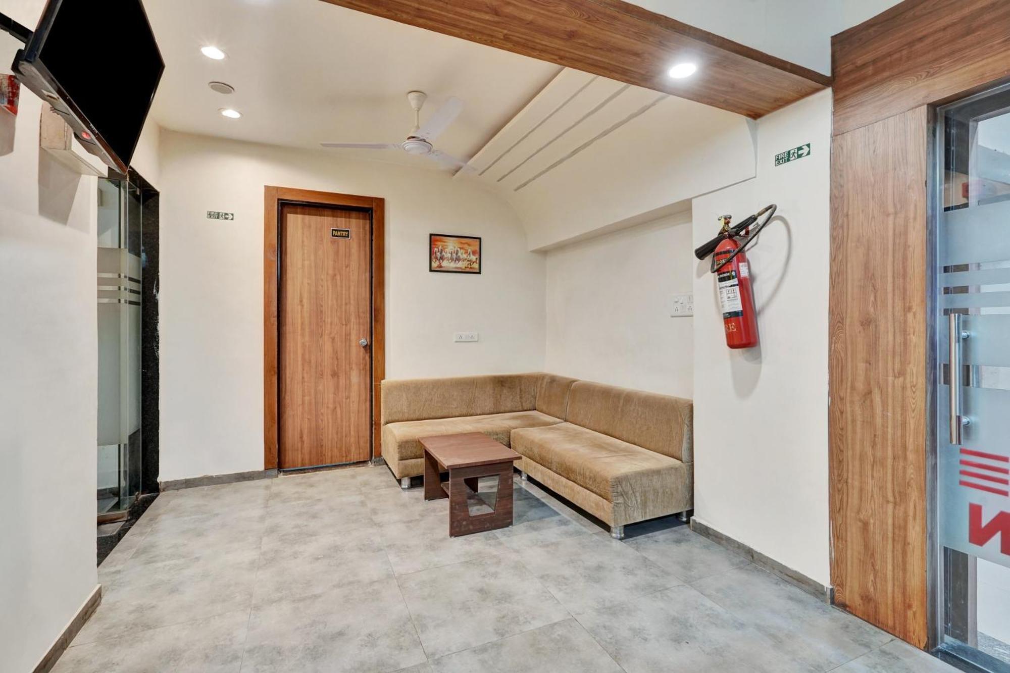 Super Collection O Kudasan Gandhinagar Formerly Hotel Royal Mansion Dış mekan fotoğraf