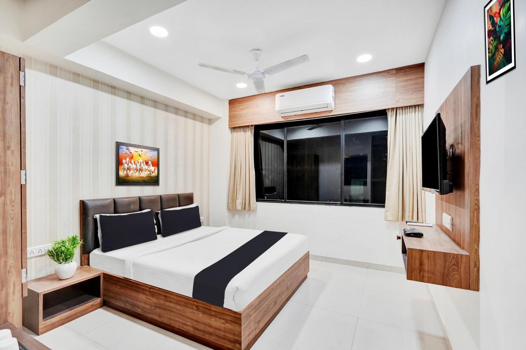 Super Collection O Kudasan Gandhinagar Formerly Hotel Royal Mansion Dış mekan fotoğraf